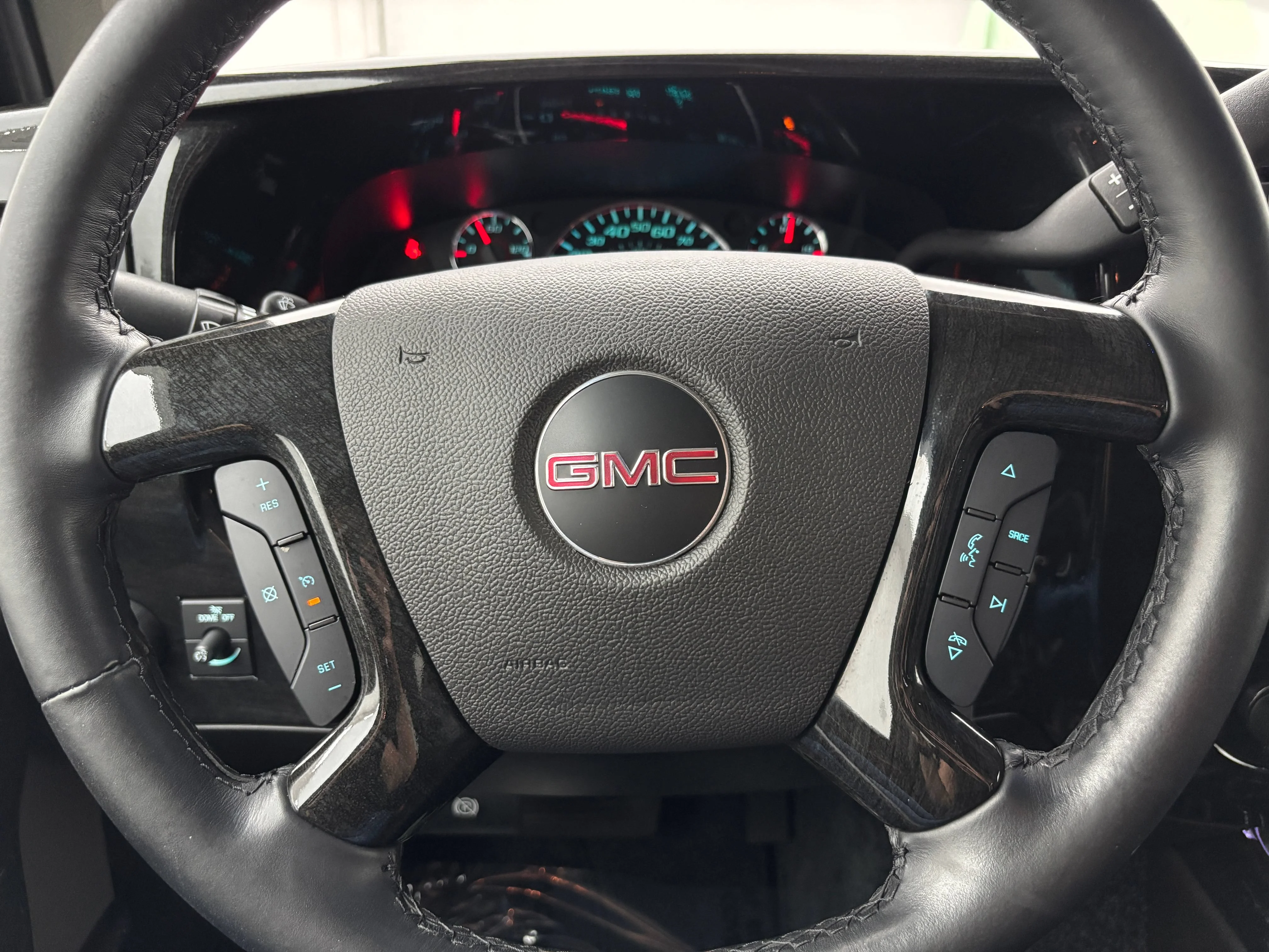Used 2025 Onyx Black GMC Work Van image 29