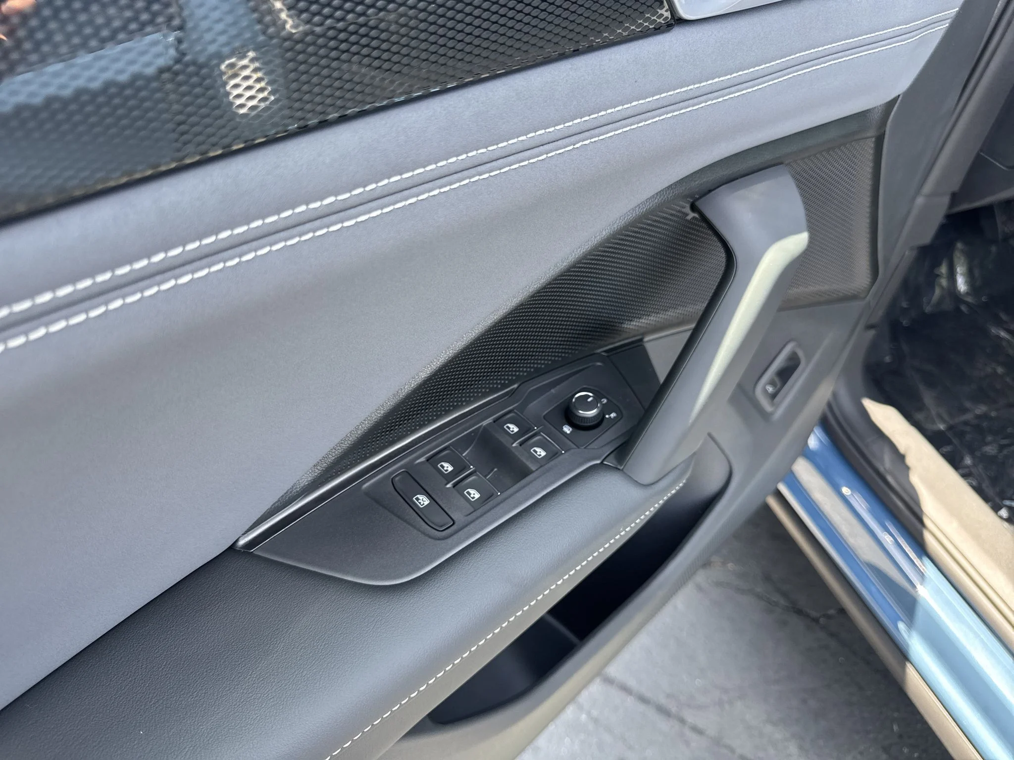 New 2026 Monterey Blue Pearl Volkswagen SE image 13