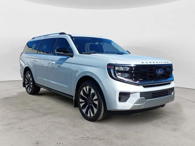 Used 2025  Ford Platinum image 3