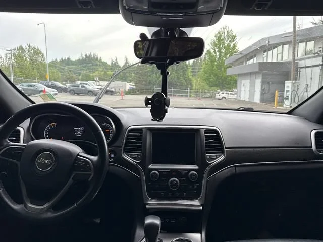 Used 2018 Crystal Metallic Jeep Limited image 11