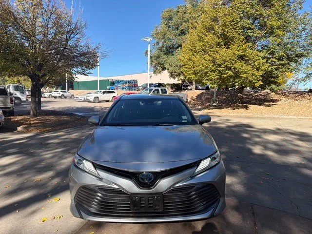 Used 2020 Blue Toyota Hybrid XLE image 9
