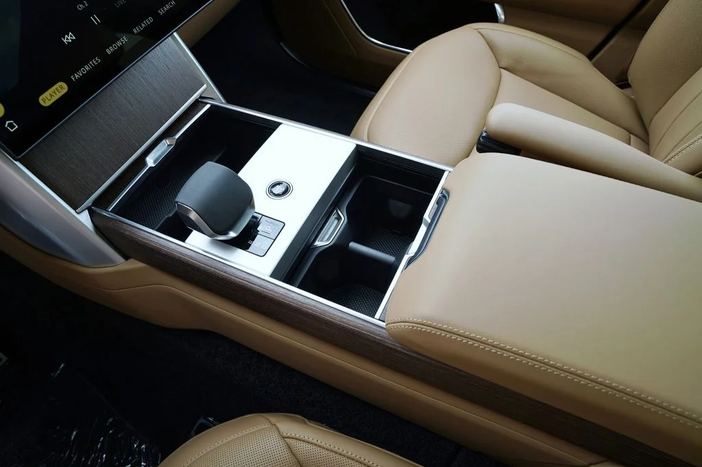 New 2026 British Racing Green Land Rover SE image 32