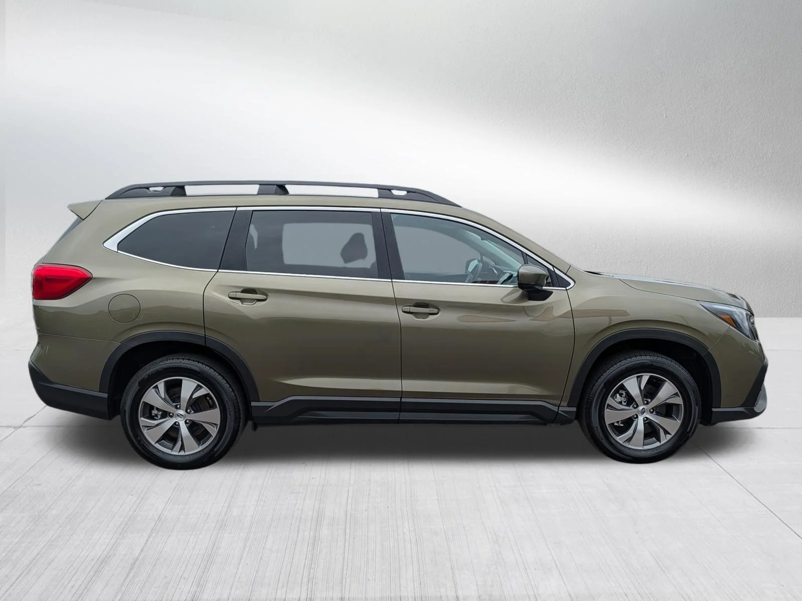 Used 2025 Autumn Green Metallic Subaru Premium image 8