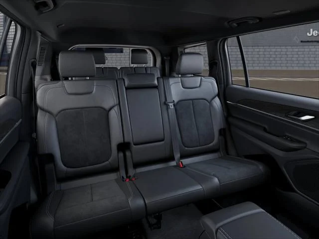 New 2026 Diamond Black Crystal Pearl-Coat Exterior Paint Jeep Laredo image 17