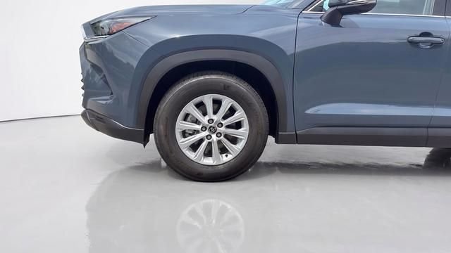 Used 2026 White Toyota XLE image 14