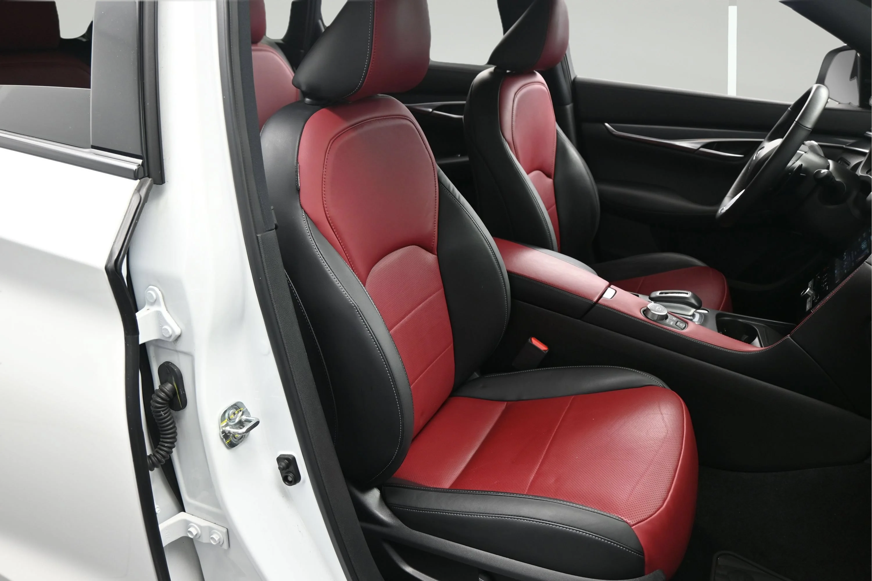 Used 2024 Radiant White INFINITI SPORT image 14