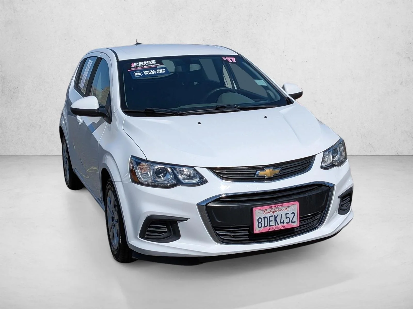 Used 2017 Summit White Chevrolet LT image 3