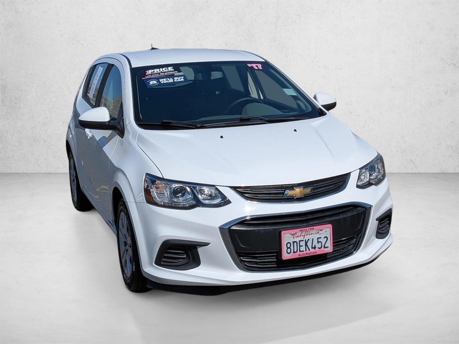 Used 2017 Summit White Chevrolet LT image 3