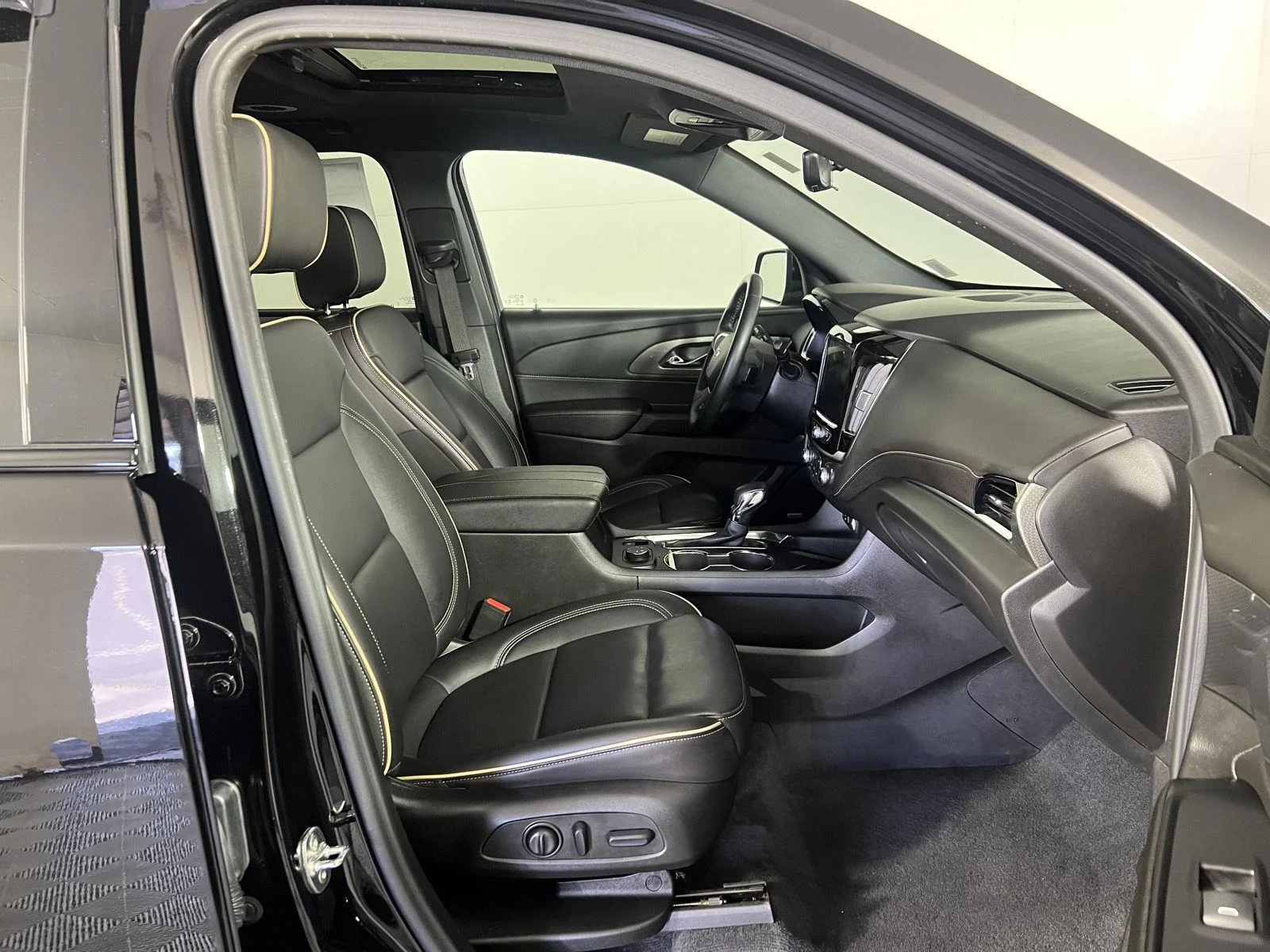 Used 2023 MOSAIC BLACK METALLIC Chevrolet Premier image 10