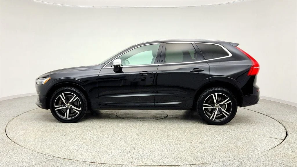 Used 2018 Onyx Black Metallic Volvo T6 AWD R-Design w/ Convenience/Advanced Pkgs + 4 Corner Air Susp image 8