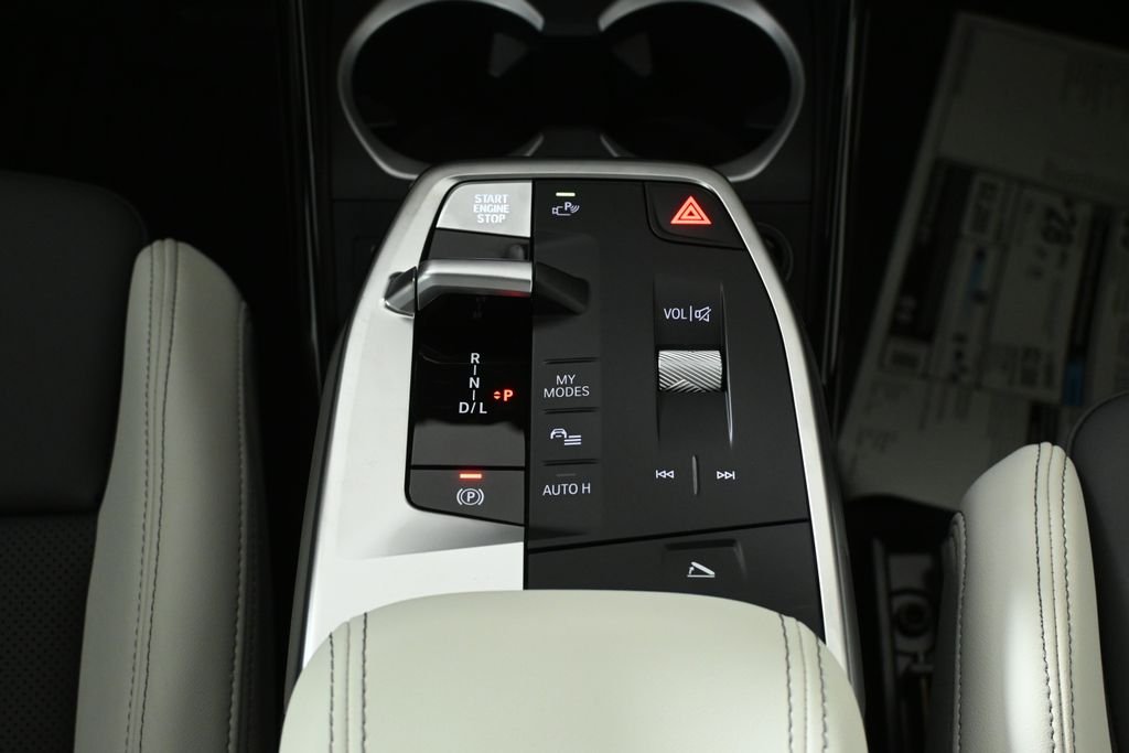 New 2026 White Metallic BMW xDrive28i image 24