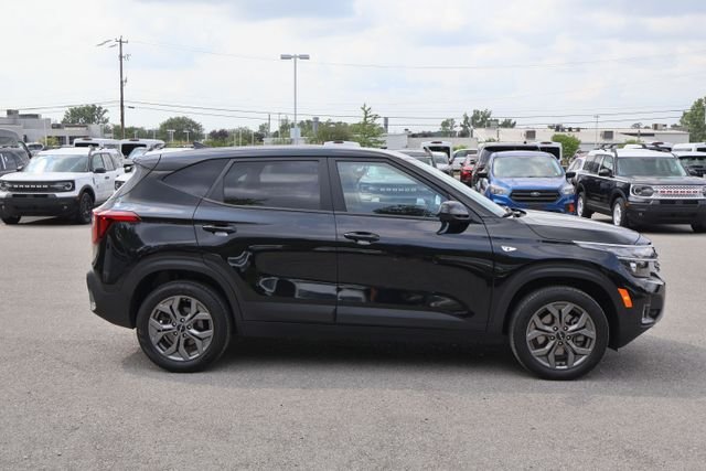 Used 2024 Black Kia LX image 8