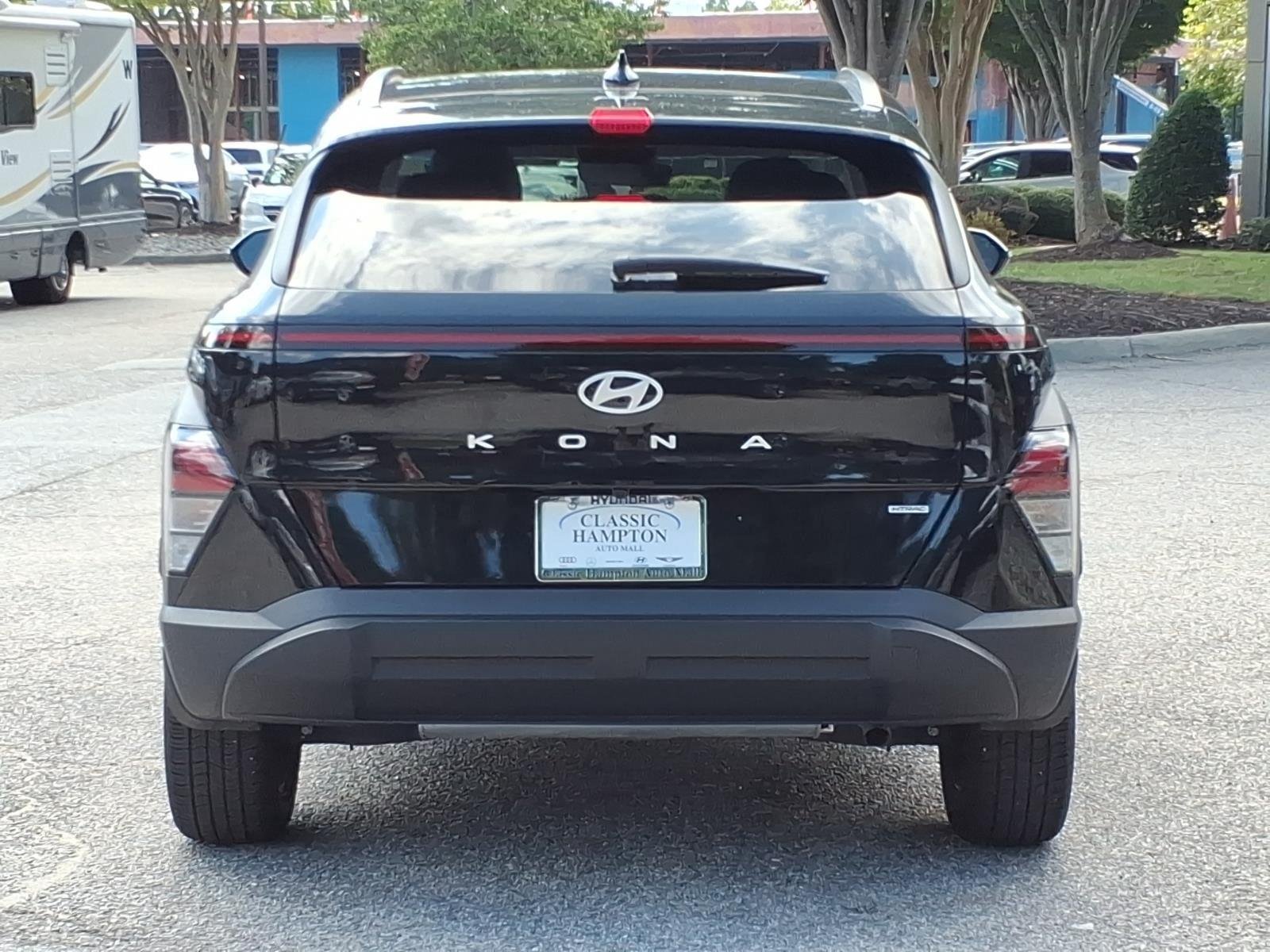 Used 2025 Abyss Black Pearl Hyundai SEL image 9