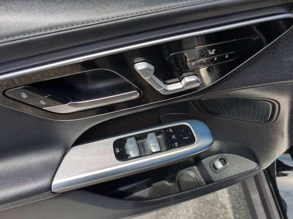 Used 2025 Black Mercedes-Benz GLC 300 image 17