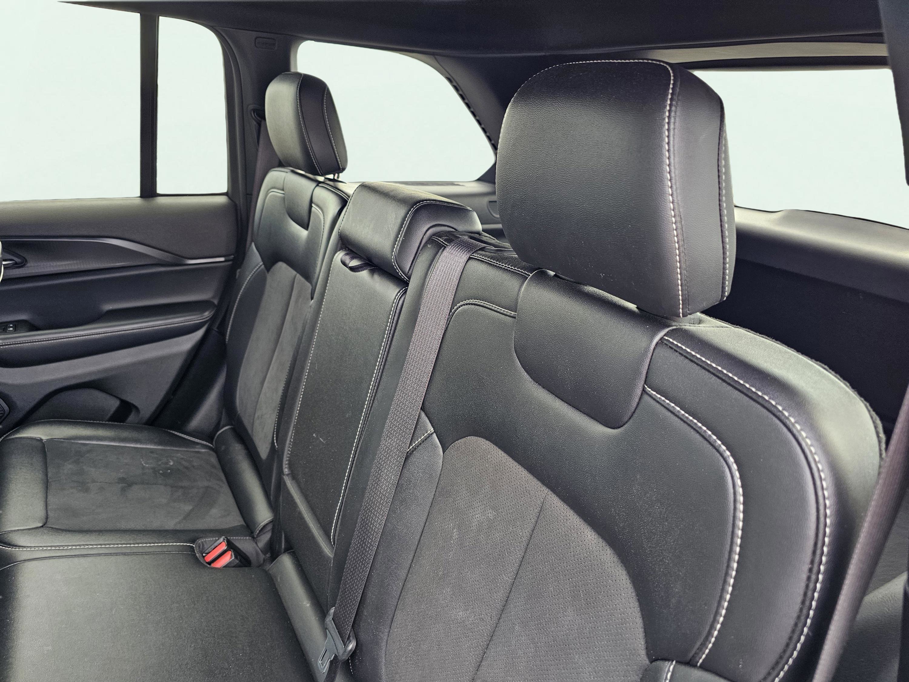 Used 2025 Silver Zynith Jeep Altitude image 31
