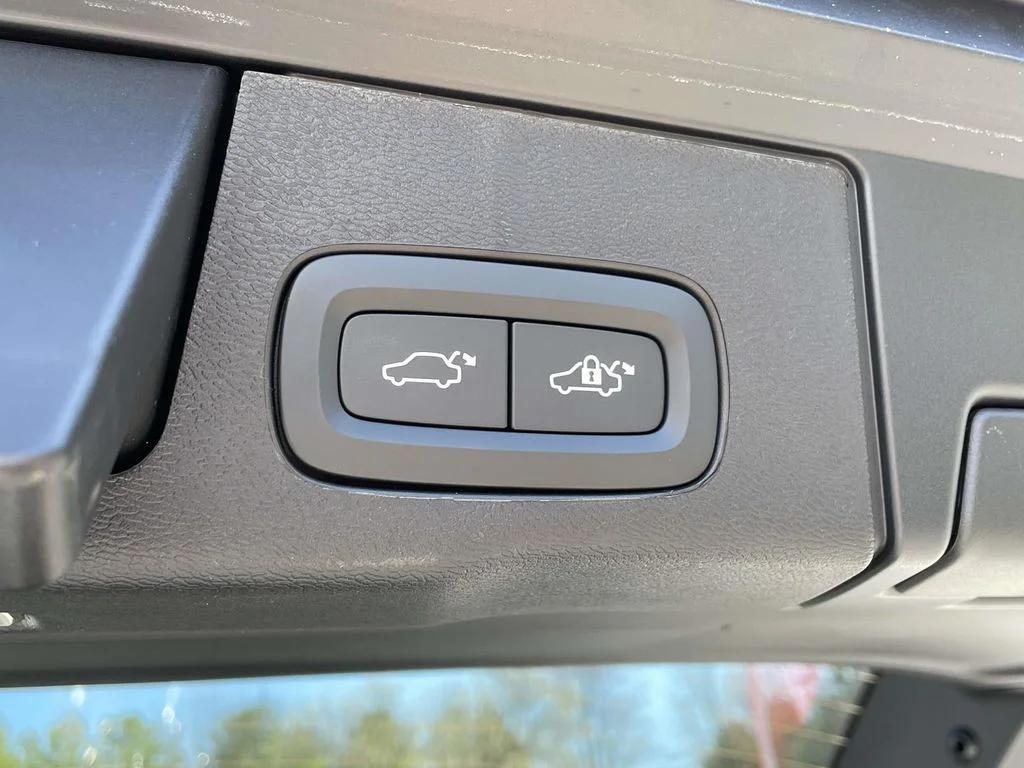 2026 Volvo XC60 Plus - Photo 18