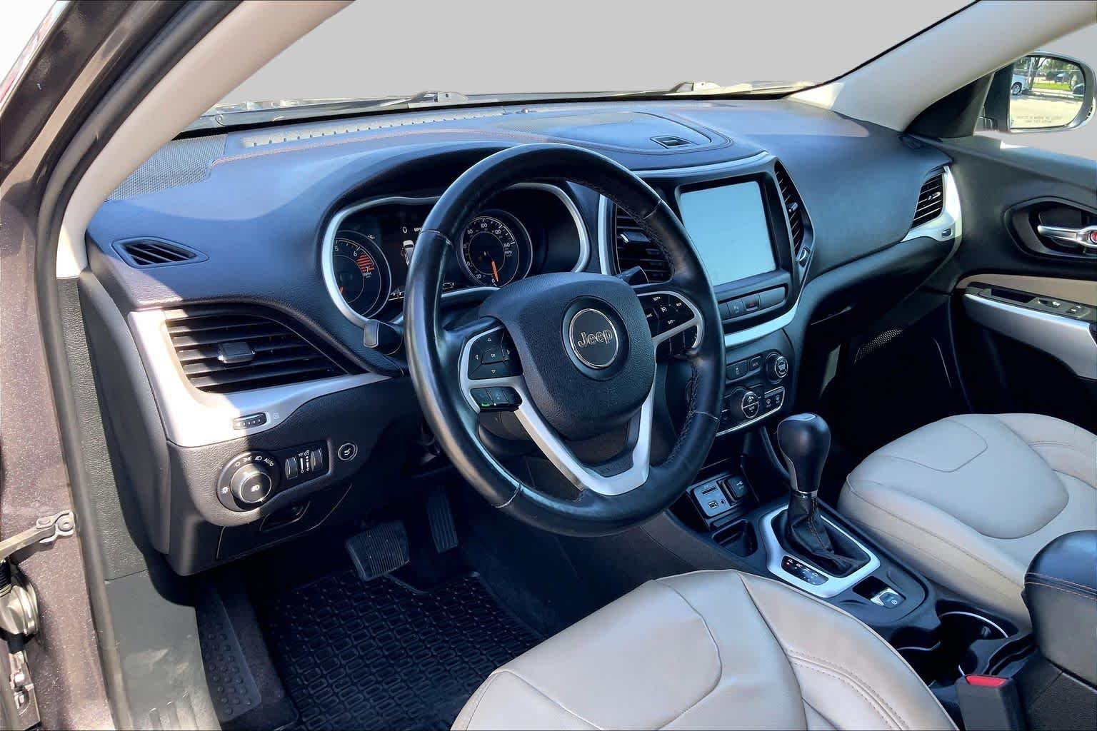 Used 2018 Granite Crystal Met. Clear Coat Jeep Limited image 16