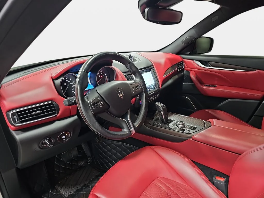 Used 2020  Maserati Base image 18