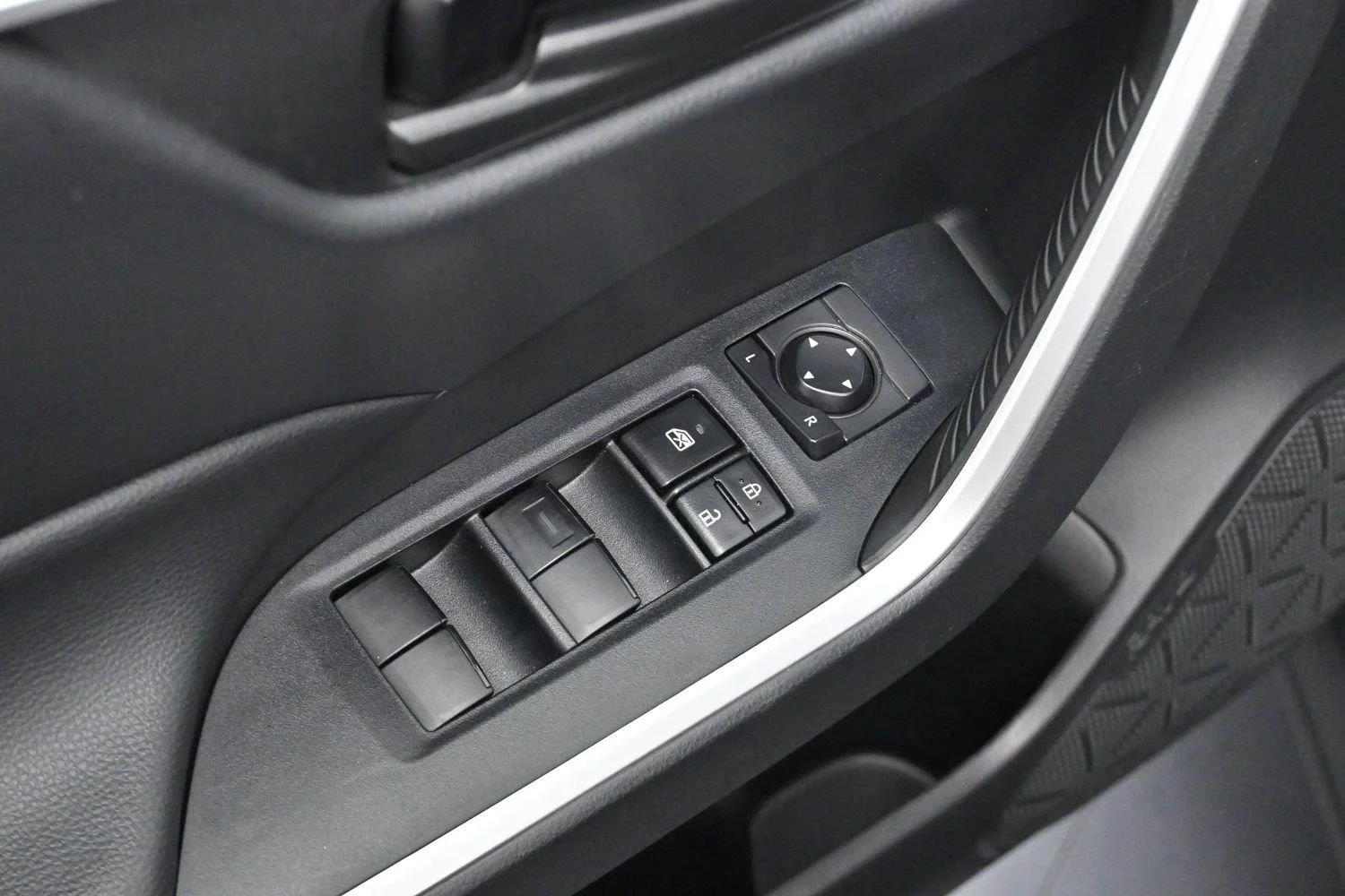 Used 2022 Magnetic Gray Metallic Toyota LE image 10