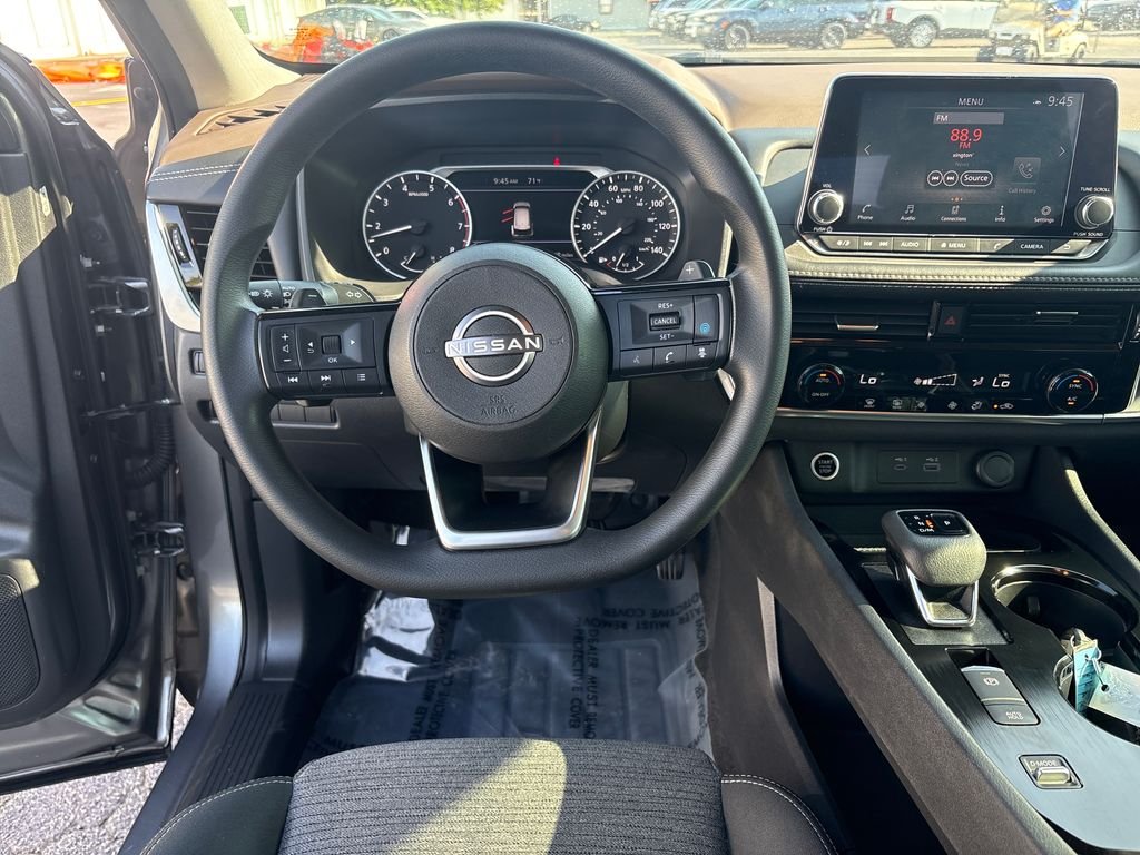 Used 2022 Gray Nissan SV image 16