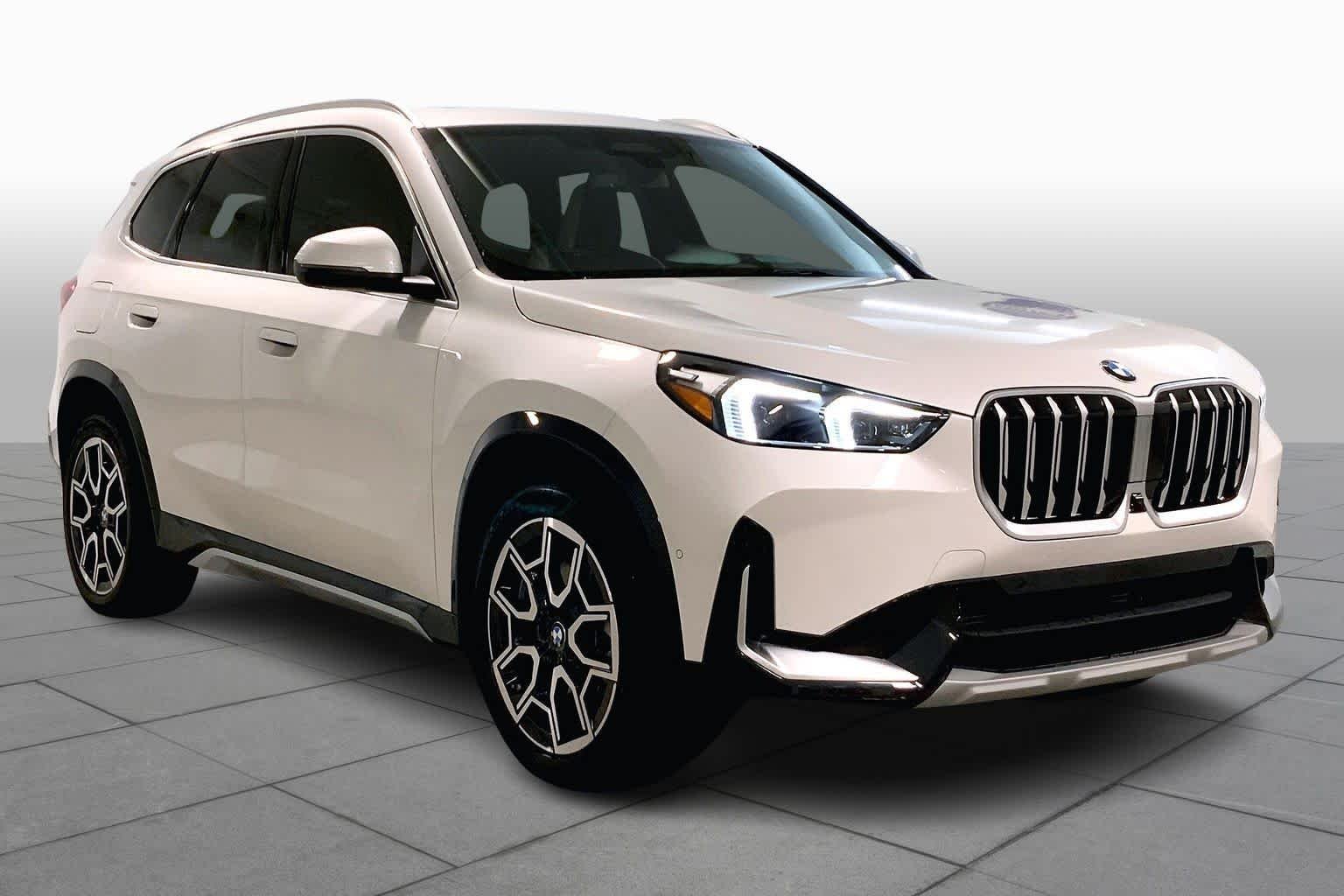 New 2026 Mineral White Metallic BMW xDrive28i image 2