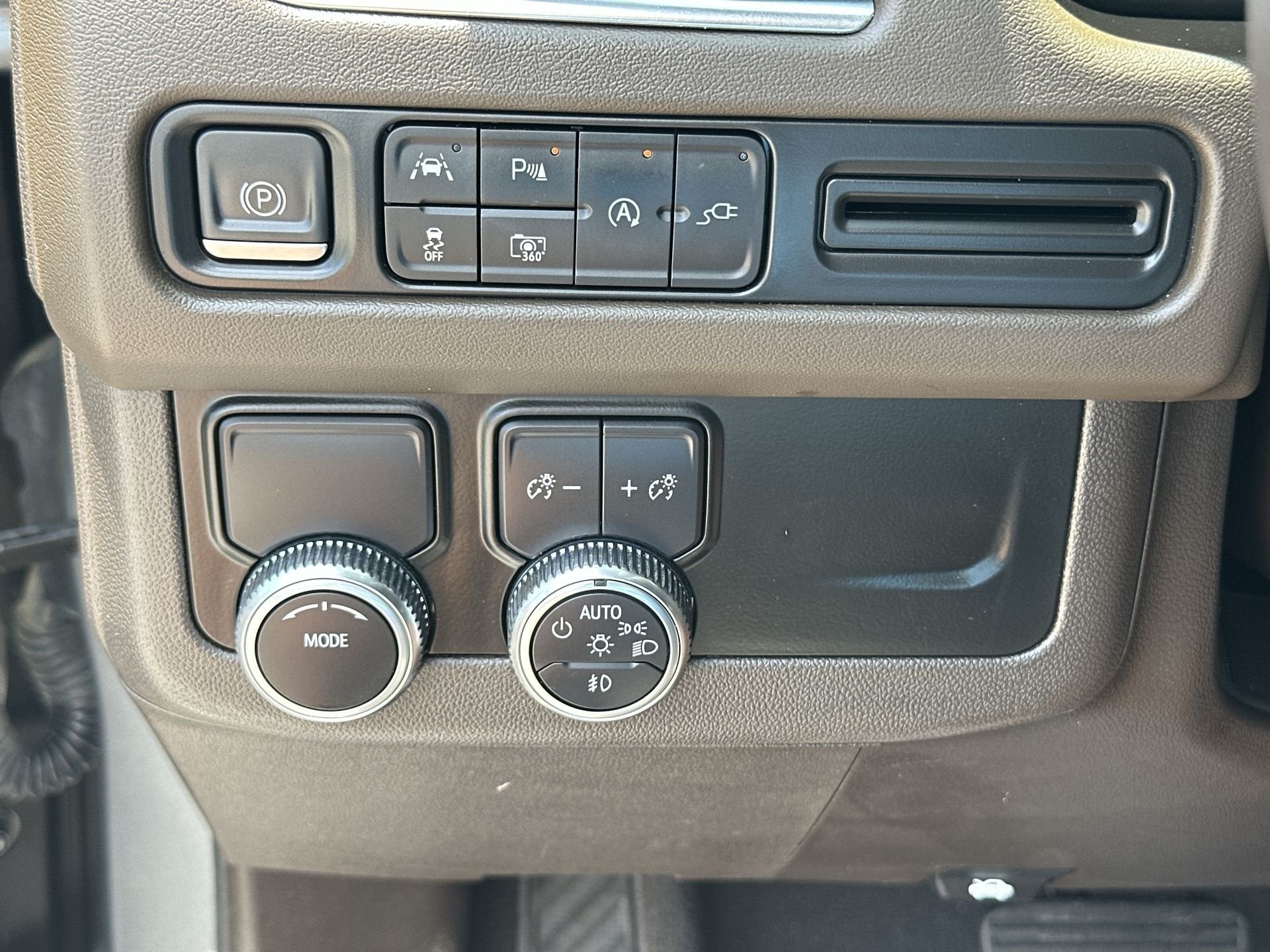 2022 GMC Yukon XL SLT - Photo 18