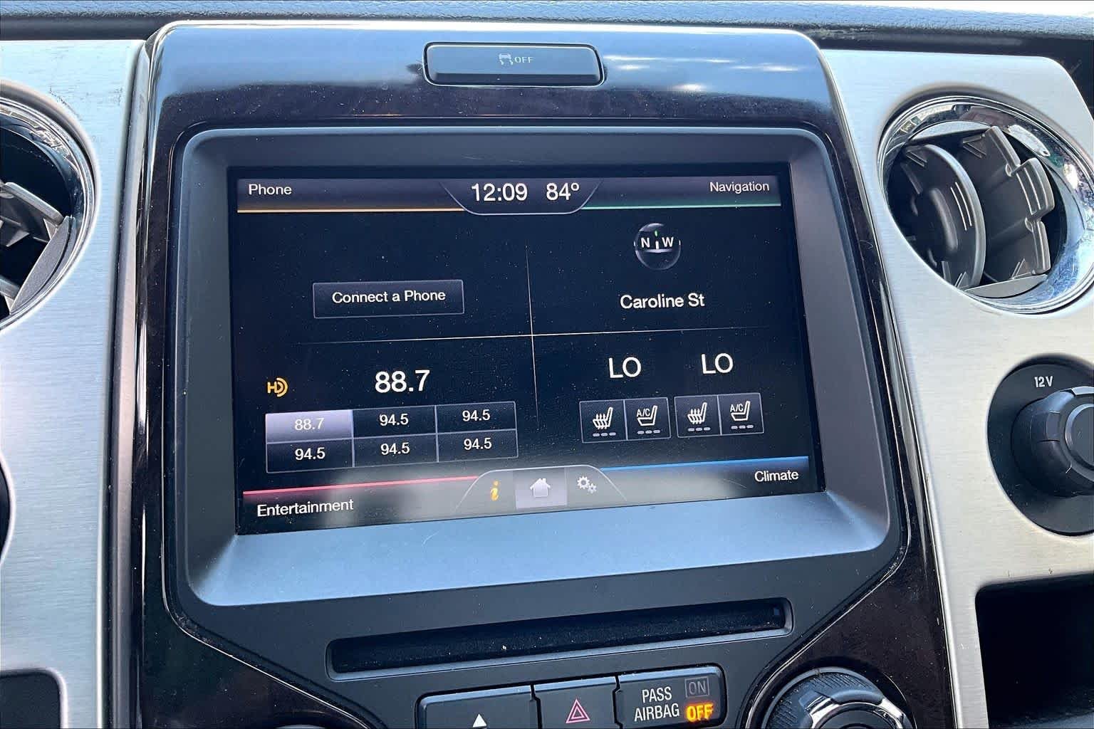 Used 2014 White Platinum Metallic Tri-Coat Ford Platinum image 30