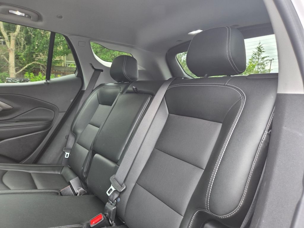Used 2024 Summit White GMC SLT image 18