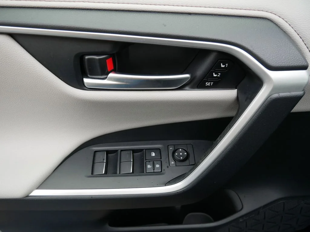 Used 2024  Toyota Limited image 17