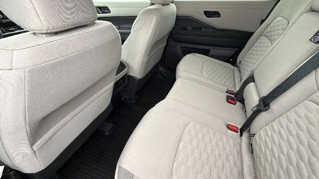 2024 Nissan Pathfinder SV - Photo 24