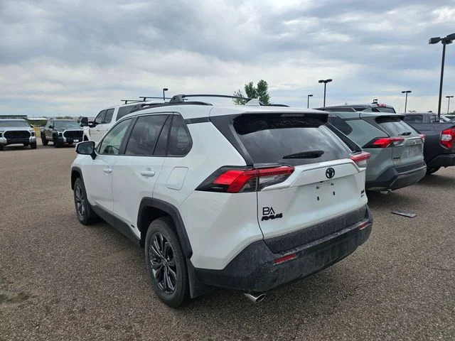 Used 2025 Wind Chill Pearl Toyota XLE Premium image 11
