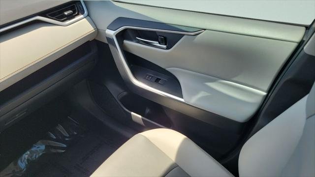 Certified Used 2024 SILVER SKY METALLIC Toyota  image 16