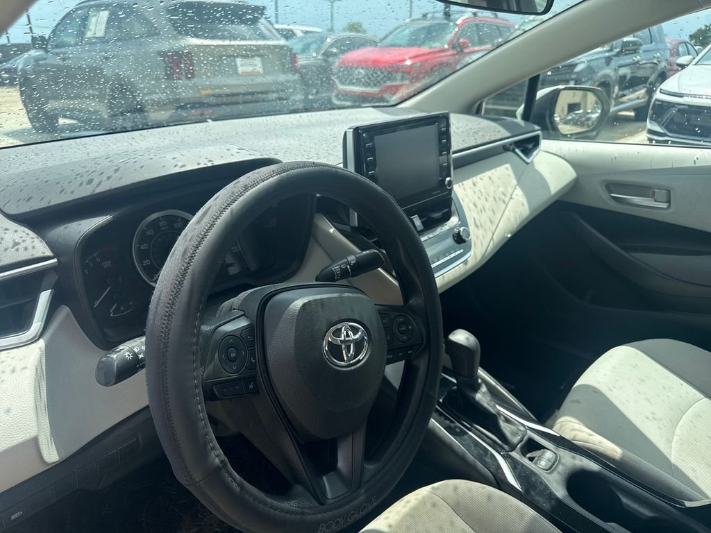 Used 2021 White Toyota LE image 15