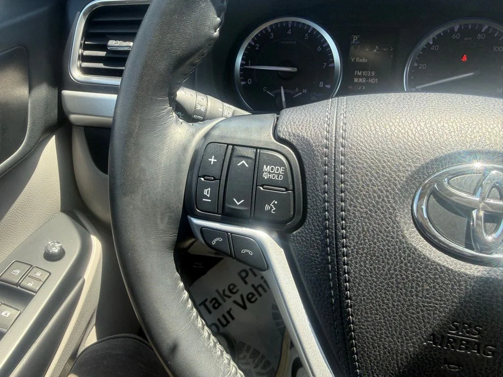 Certified Used 2019 Blizzard Pearl Toyota XLE image 16