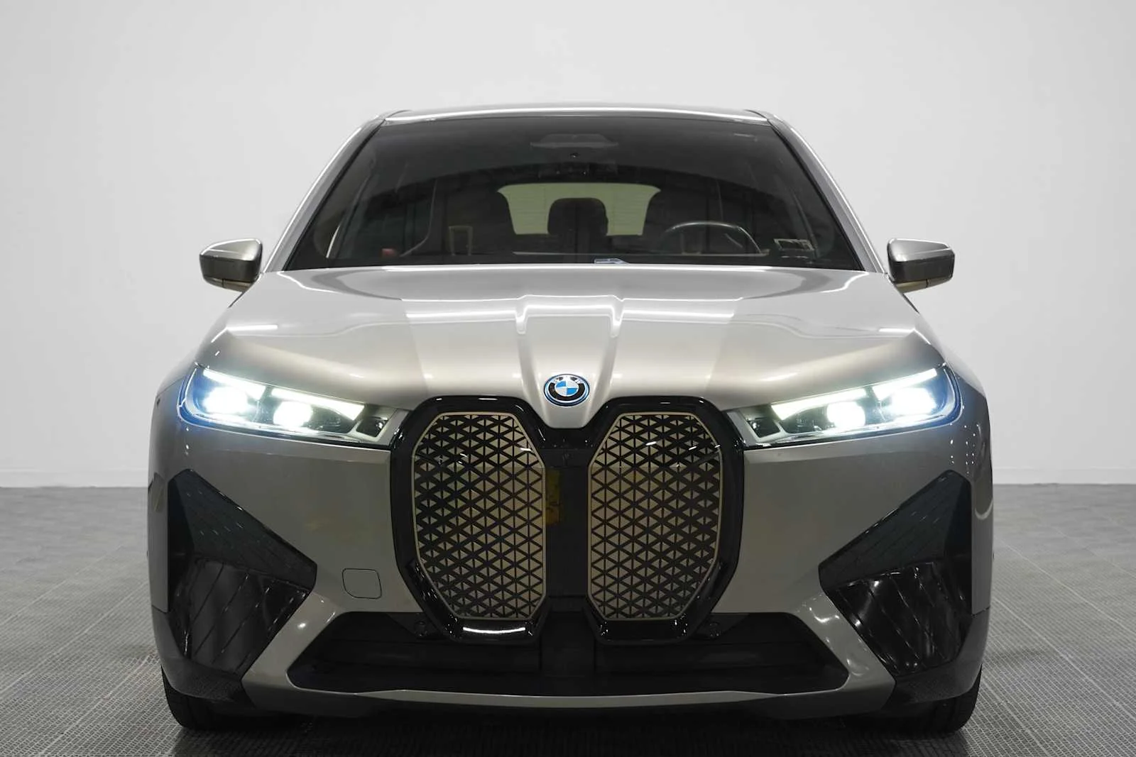 Certified Used 2024 Oxide Grey Metallic BMW M60 image 2