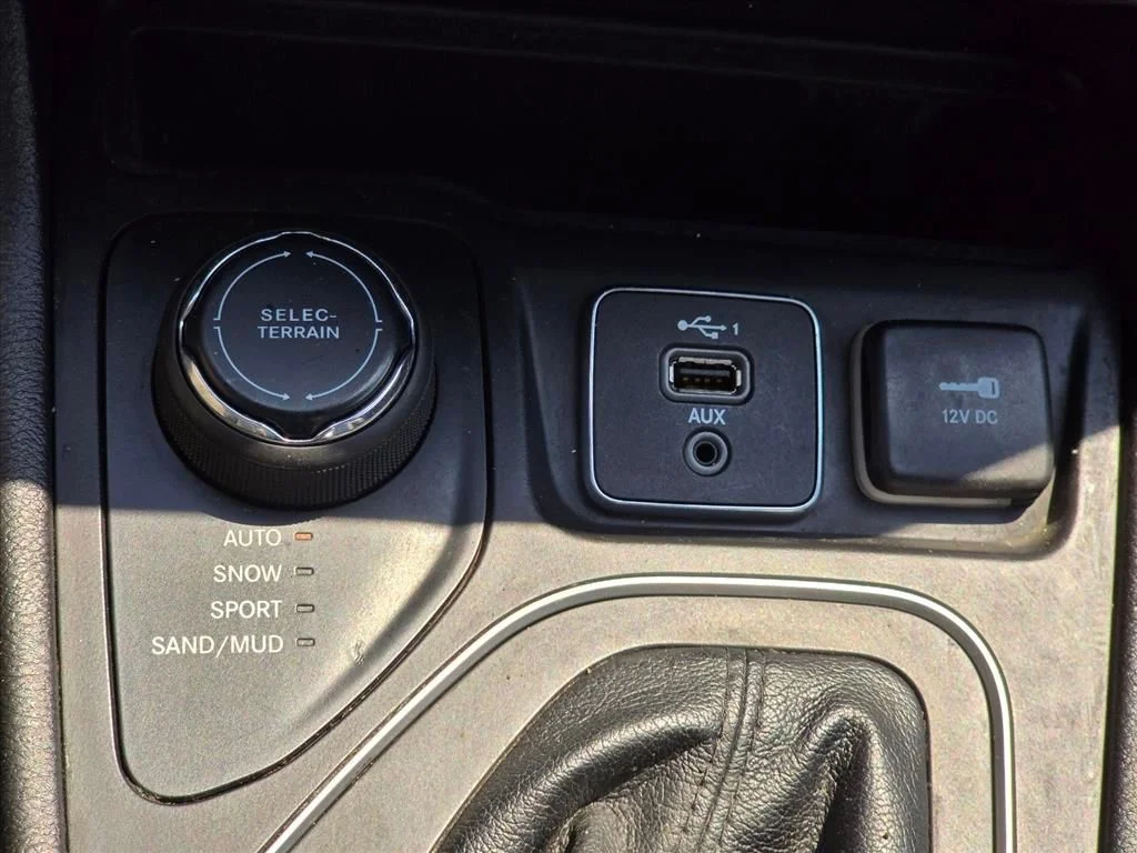 Used 2021 Blue Jeep Latitude Lux image 19