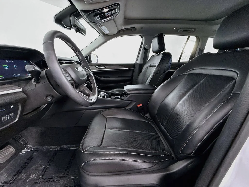 Used 2022 White Jeep 4xe image 21