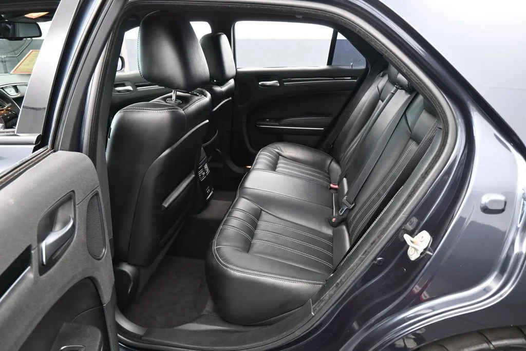 Used 2018 Maximum Steel Metallic Clearcoat Chrysler S image 32