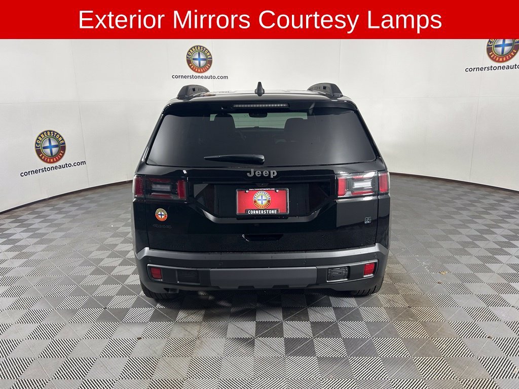 New 2026 Diamond Black Crystal Pearl-Coat Exterior Paint Jeep Laredo image 18