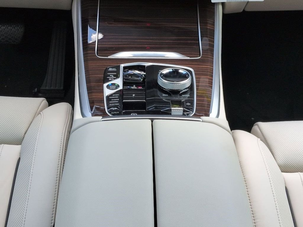 New 2026 Mineral White Metallic BMW xDrive50e image 19