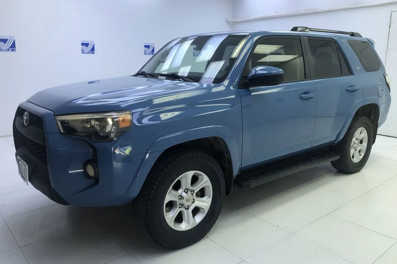 Used 2014 Nautical Blue Pearl Toyota SR5 image 8