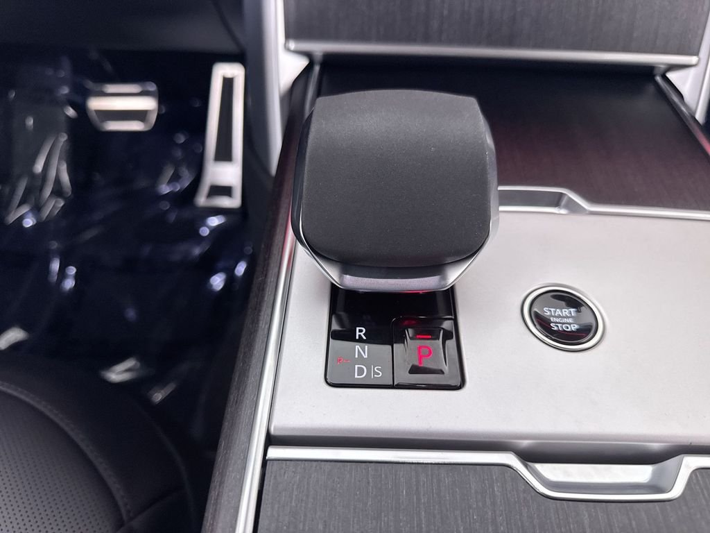 New 2026 SANTORN BLK MET Land Rover SE image 18