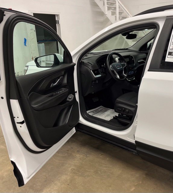 Used 2023 White GMC SLE image 21