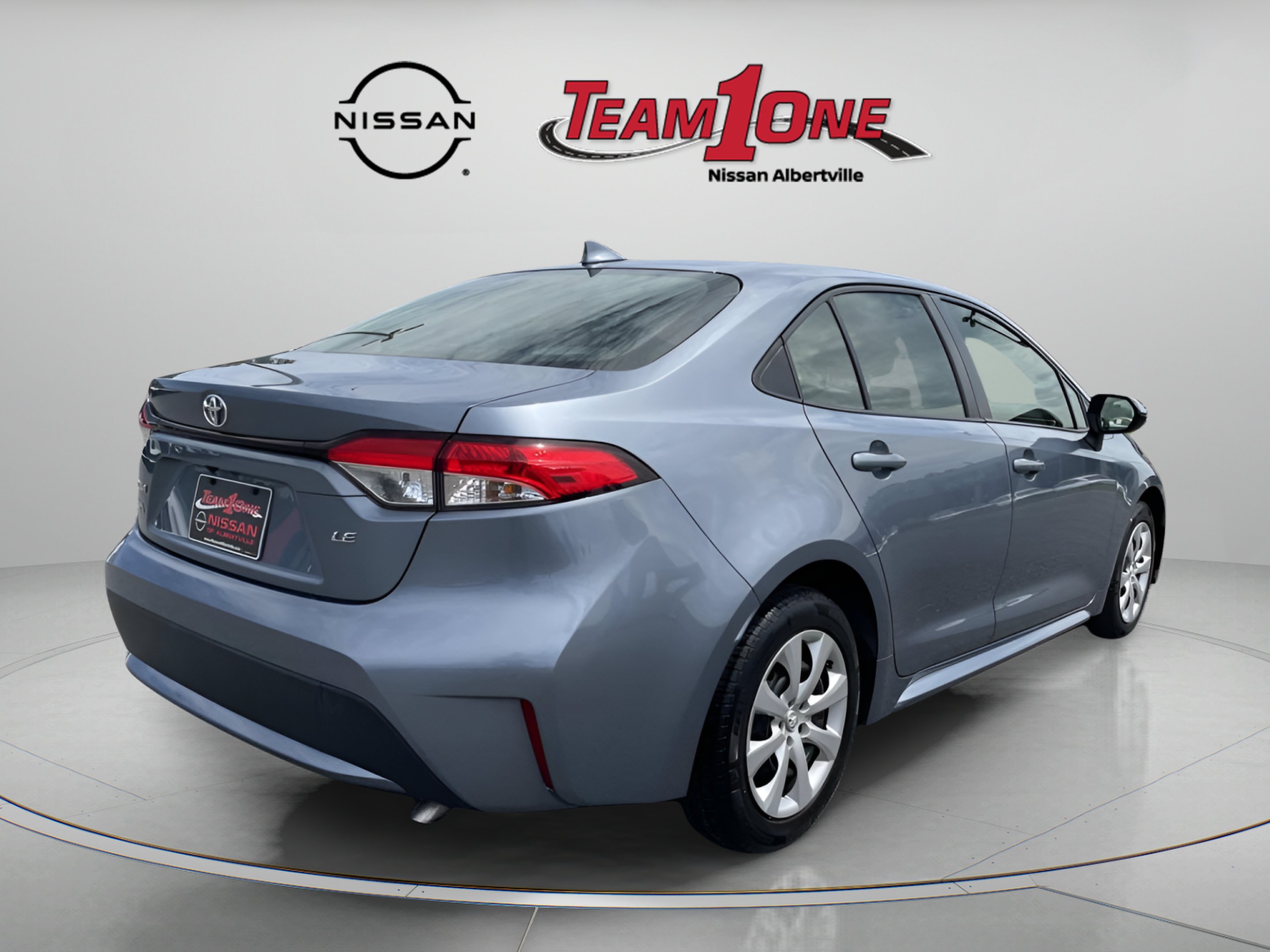 Used 2021  Toyota LE image 7