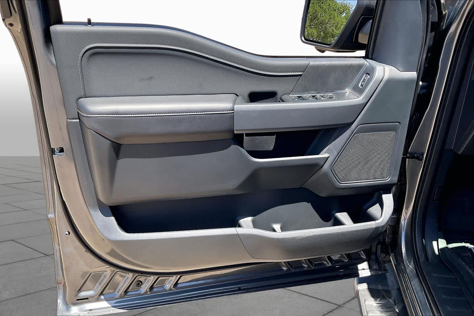 New 2026 Carbonized Gray Metallic Ford XLT image 10