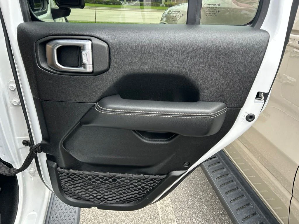 Used 2022 Bright White Clearcoat Jeep Overland image 43