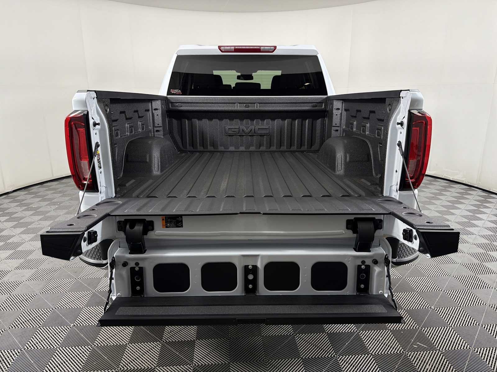 2026 GMC Sierra 1500 SLT - Photo 16
