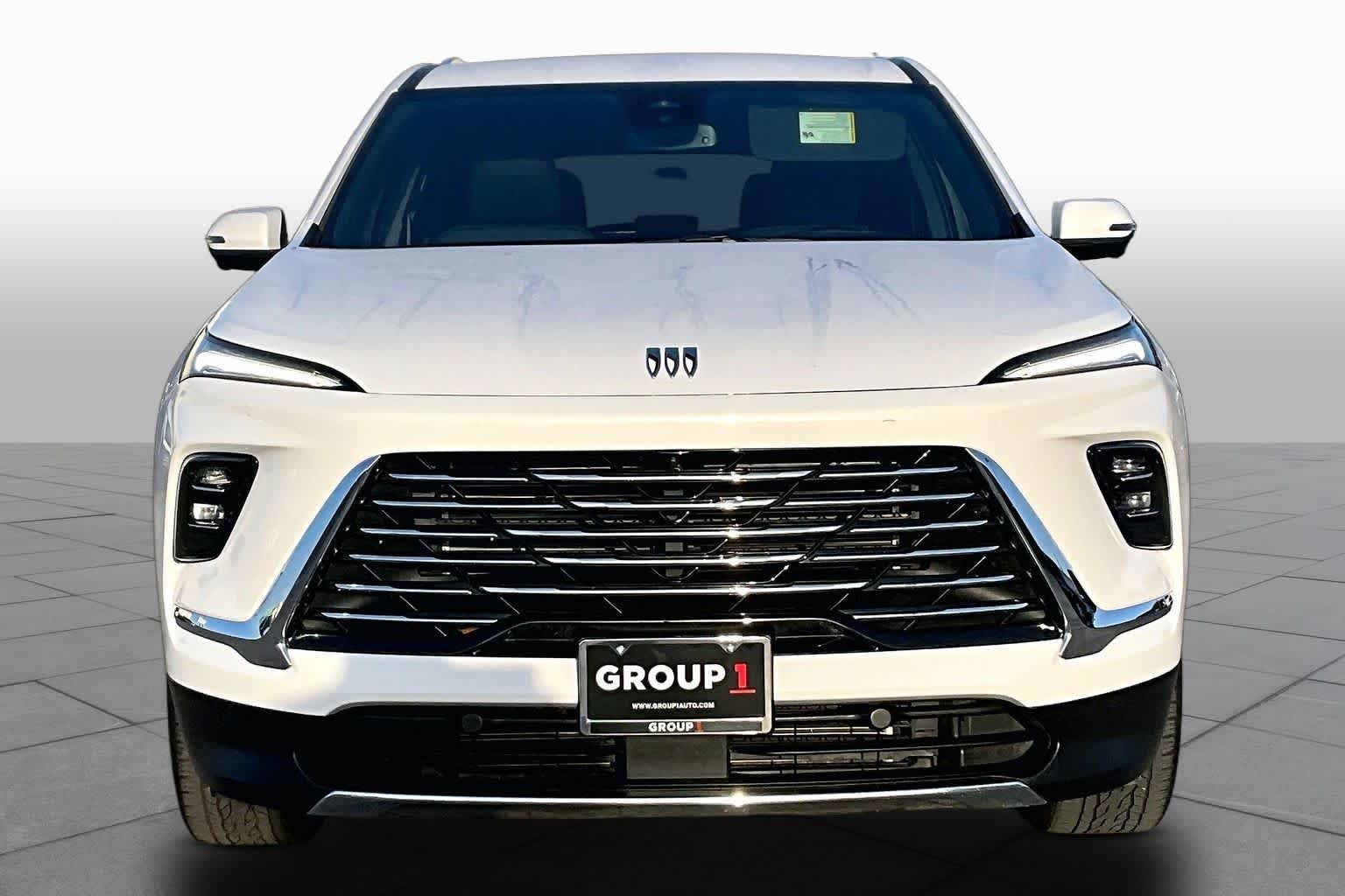 Used 2025 Summit White Buick Preferred image 4