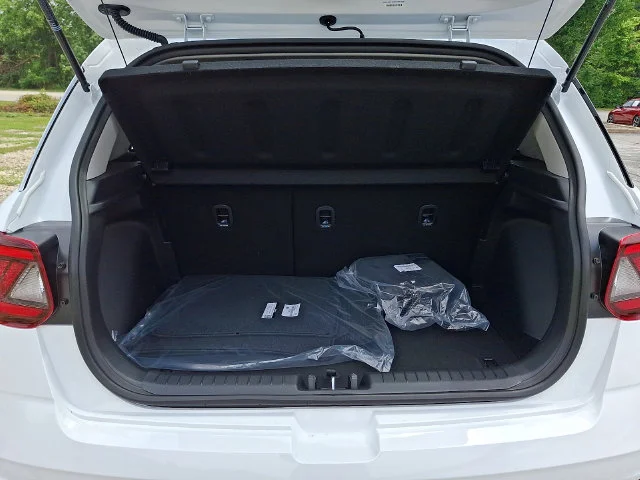New 2026 White Hyundai SE image 20