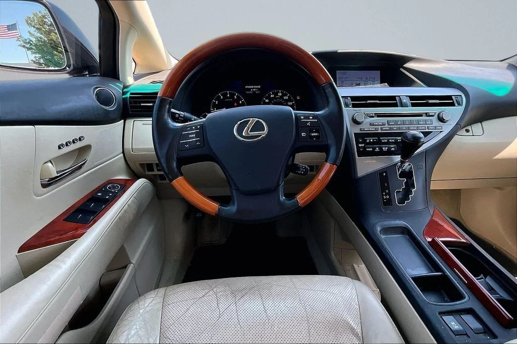 Used 2010  Lexus 350 image 5